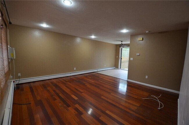 Foto del edificio - 151 Willett Ave