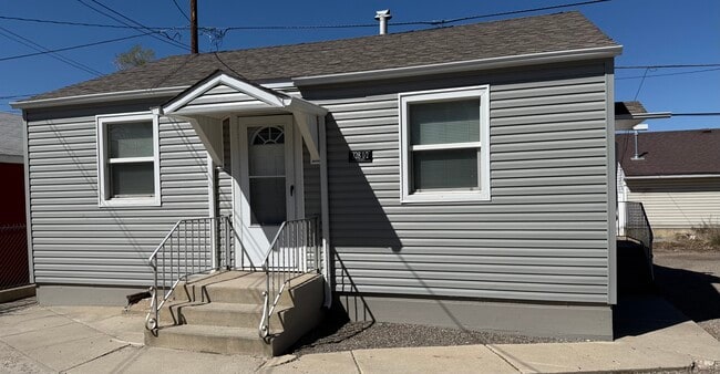 Building Photo - 328 H St