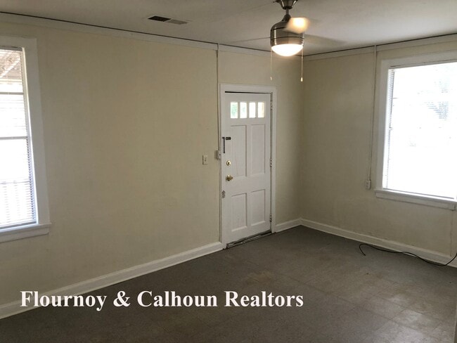 Building Photo - r421a