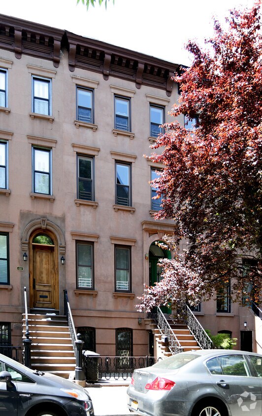 Primary Photo - 434 Clinton St