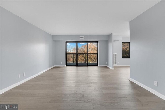 Foto del edificio - 309 Yoakum Pkwy