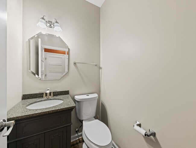 Foto del edificio - 3328 Bromley Ln