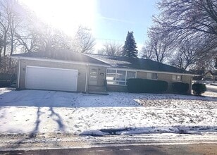 Building Photo - 3303 Greenwood Ave