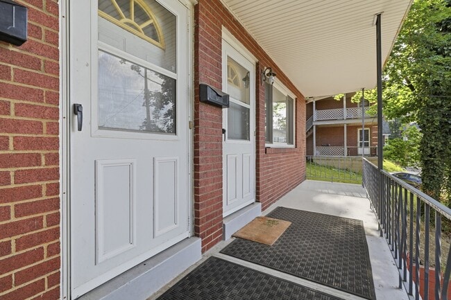 Building Photo - 168 Bryson Ave