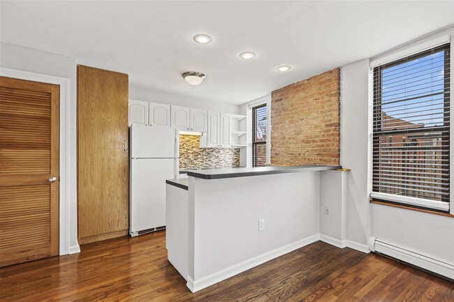 Building Photo - 540 Jersey Ave