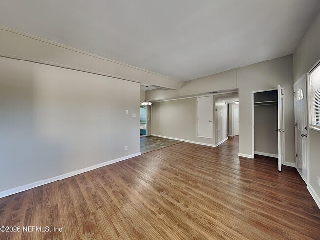 Foto del edificio - 7603 Mayapple Rd