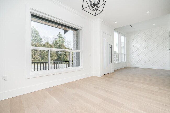 Photo du bâtiment - Main Floor-19XX 168TH STREET