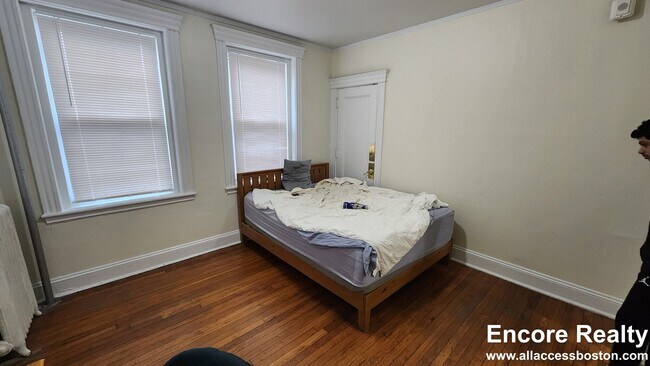 Foto del edificio - 352 Riverway