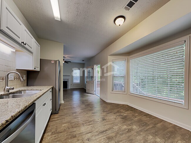 Foto del edificio - 5810 Stephens Mill Dr