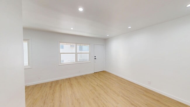 Interior Photo - 1014 N Hayworth Ave