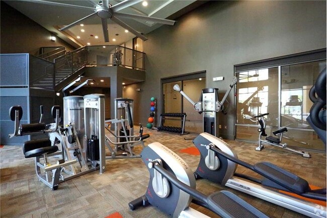 Building Photo - 1702 E 4th St