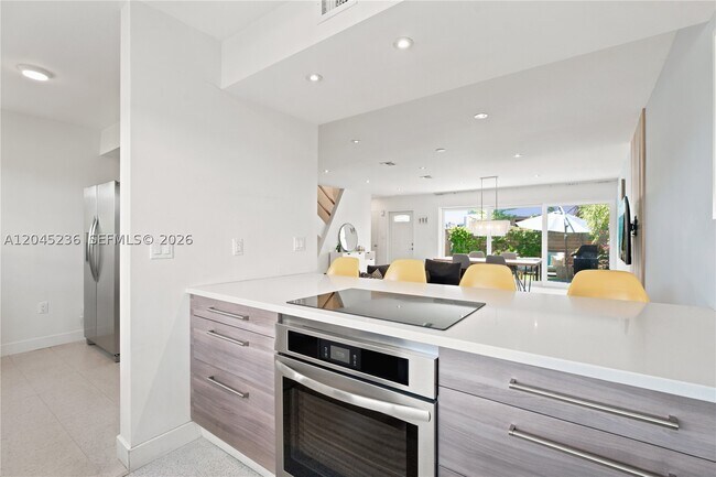 Foto del edificio - 7334 Gary Ave