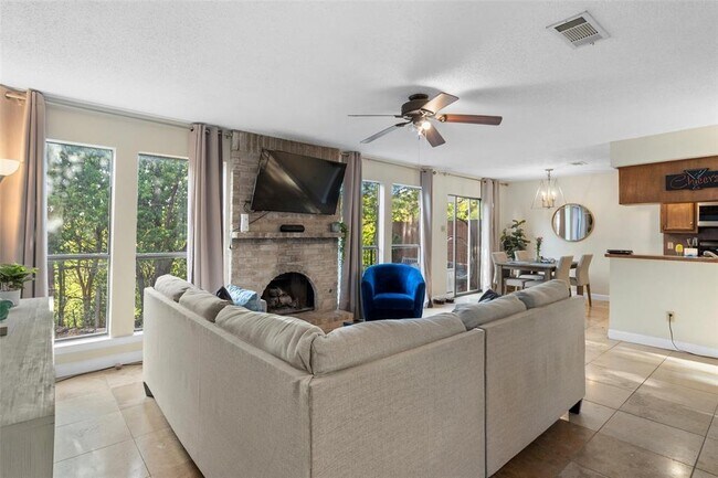 Foto del edificio - 6492 Hart Ln