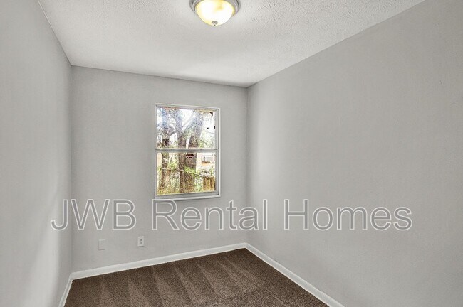 Foto del edificio - 7213 Ken Knight Dr W