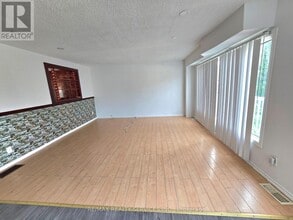 Building Photo - 441 Parkview Crescent