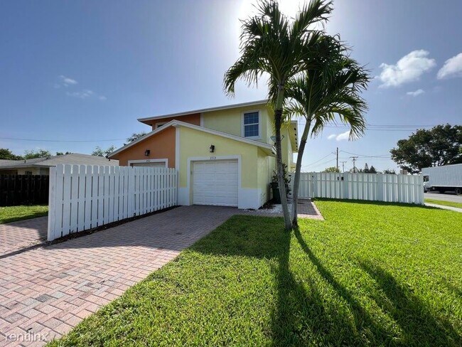 Building Photo - 3 br, 2.5 bath House - 253 SE 1st Ave