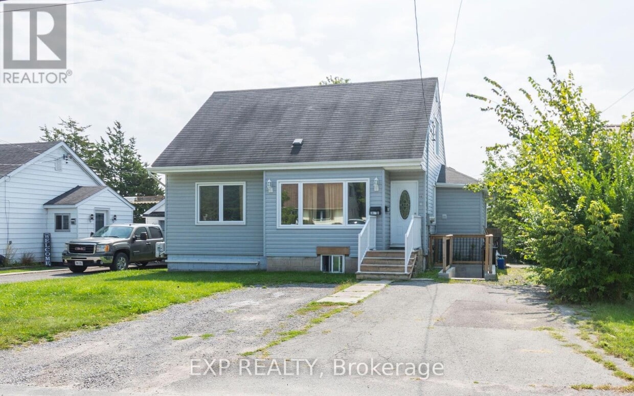 Primary Photo - 99 Bay Dr