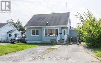 Building Photo - 99 Bay Dr