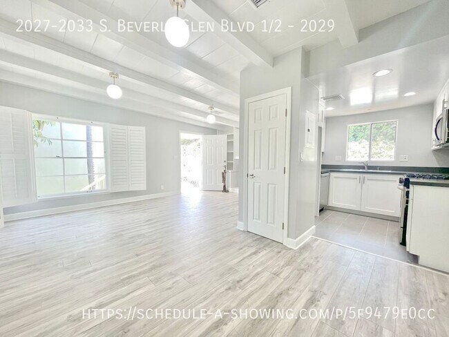 Foto del edificio - 2027-2033 S. Beverly Glen Blvd 1/2-2029