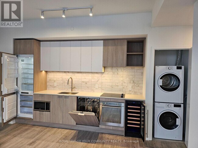 Photo du bâtiment - 2020 Bathurst St