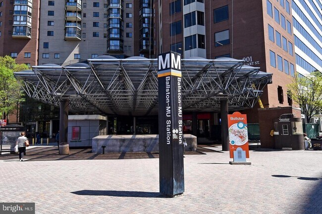 Foto del edificio - 851 N Glebe Rd