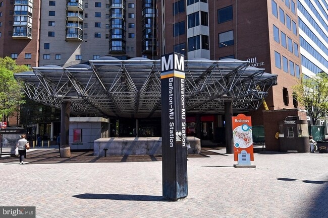 Building Photo - 851 N Glebe Rd