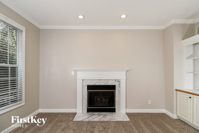 Building Photo - 501 Willowview Dr