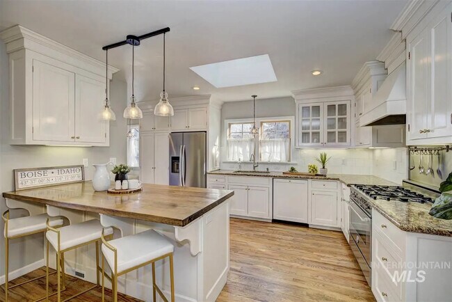 Kitchen - 1700 N Harrison Blvd