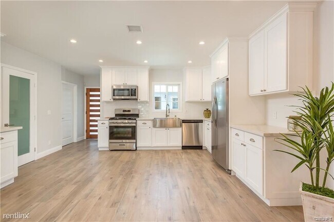Building Photo - 3 br, 2 bath House - 14733 Runnymede St