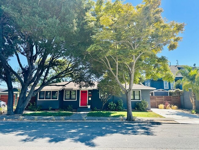 Beautiful Remodeled 2bd Home w/Laundry, Pr... - Beautiful Remodeled 2bd Home w/Laundry, Pr...