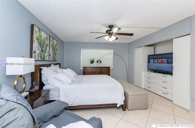 Foto del edificio - 8405 NW 8th St