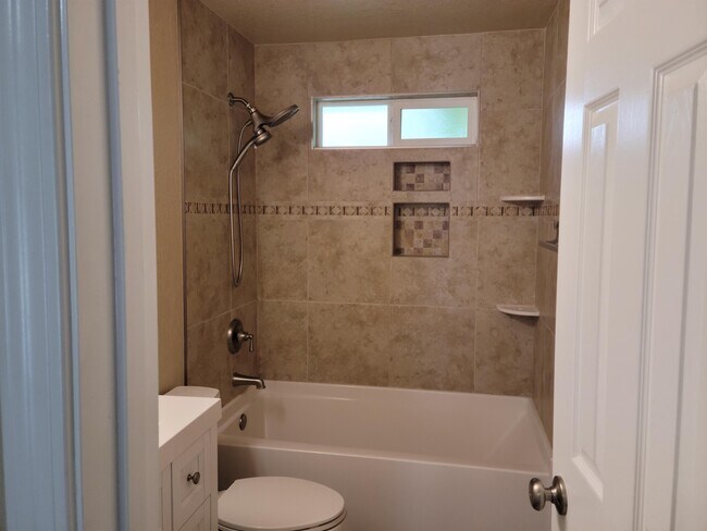 Building Photo - 4334-4336 Rose Hill Ct