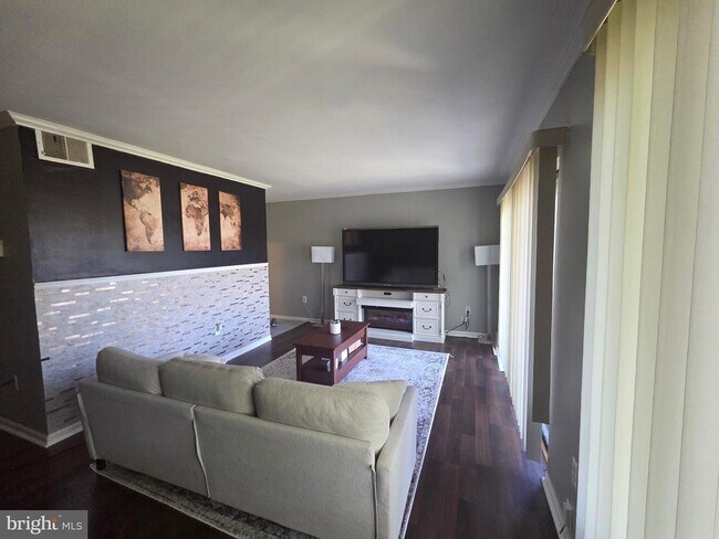 Foto del edificio - 6998 Hanover Pkwy