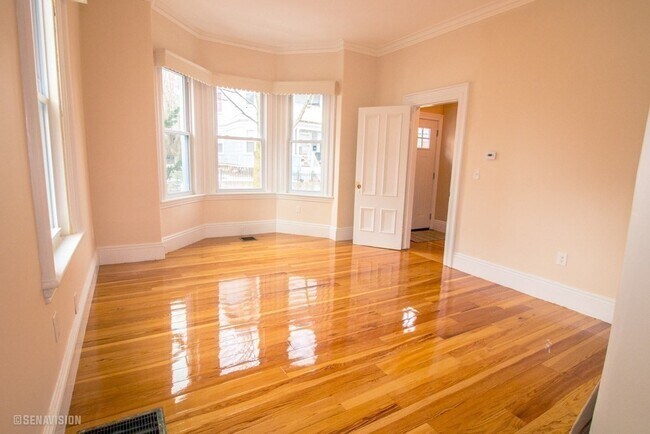 Building Photo - 40 Humphreys St