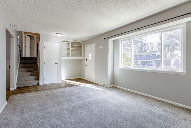 Building Photo - Spacious 4 Bedroom In Great Millard Locati...