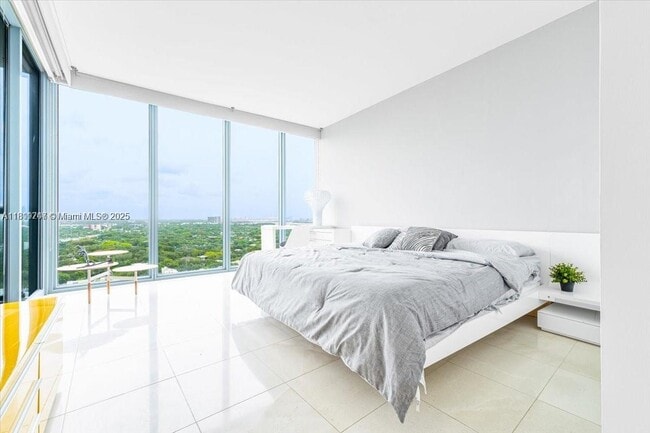 Foto del edificio - 601 NE 36th St