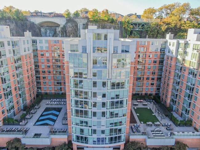 Foto del edificio - 7606 River Rd