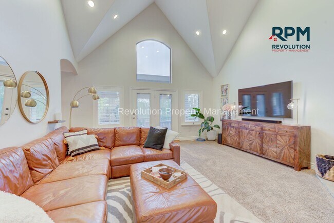 Building Photo - Mountain Luxury With City Convenience