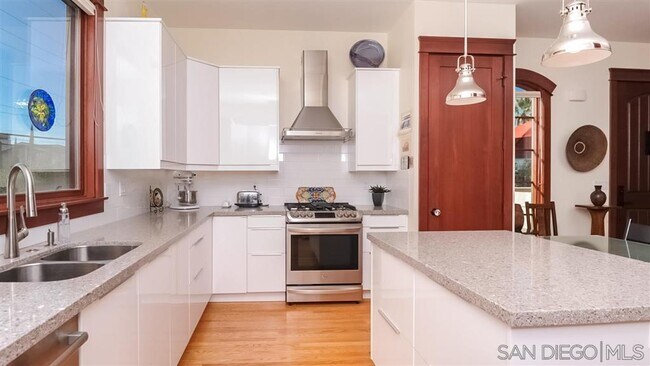 Foto del edificio - 4458 42nd St