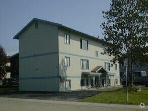 Building Photo - 133 N Flower St