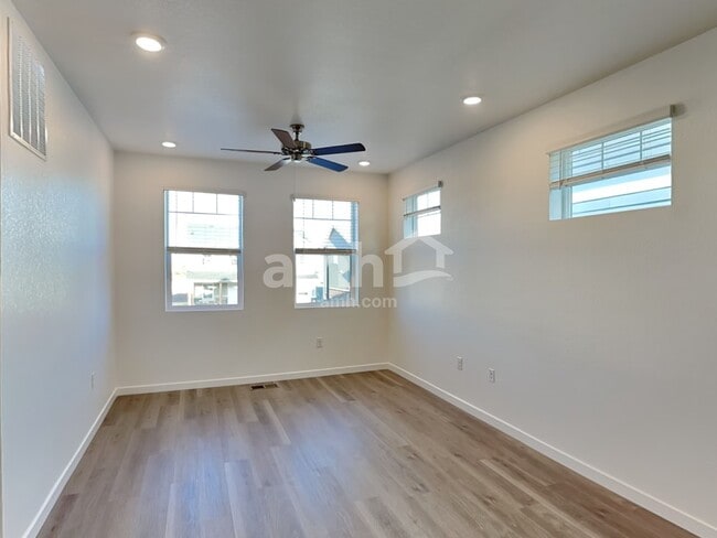 Building Photo - 26145 E Calhoun Pl