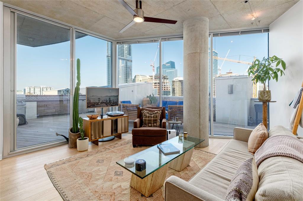 Primary Photo - 360 Nueces St