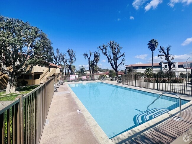 Building Photo - Grande Vista Apartments