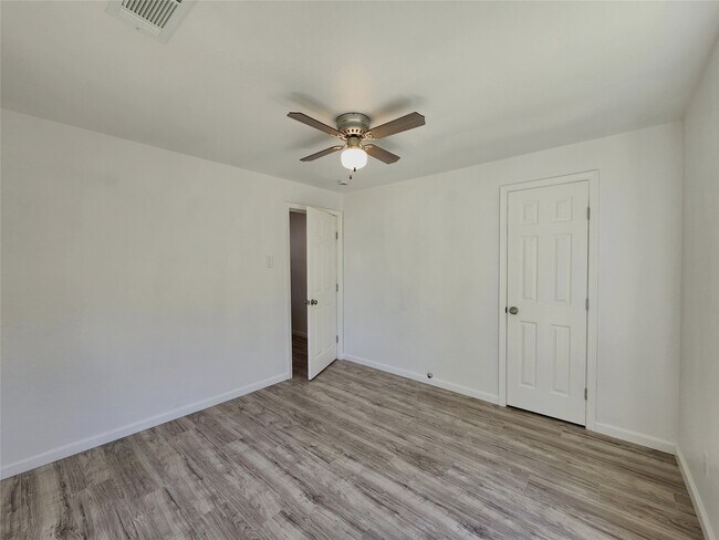 Foto del edificio - 2706 Berry St