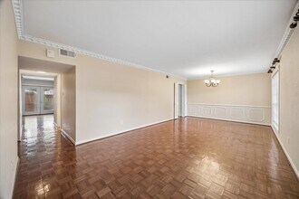Building Photo - 1617 W Sam Houston Pkwy S