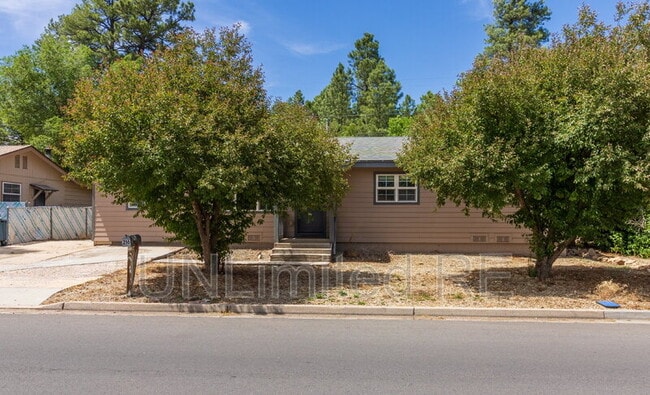 Building Photo - 216 E Zuni Dr