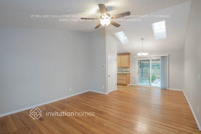 Foto del edificio - 4615 Ceylon Ct