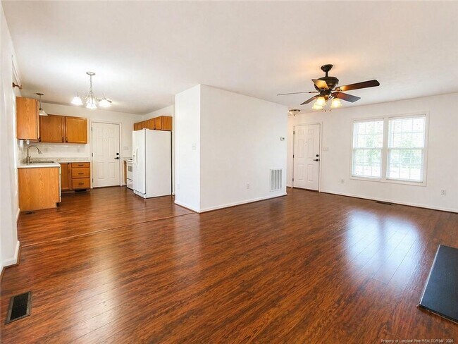 Foto del edificio - 1050 Roundabout Rd