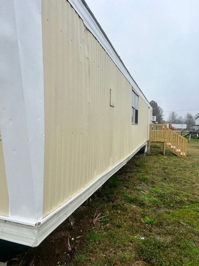 Foto del edificio - Two Bedroom One Bath Mobile Home