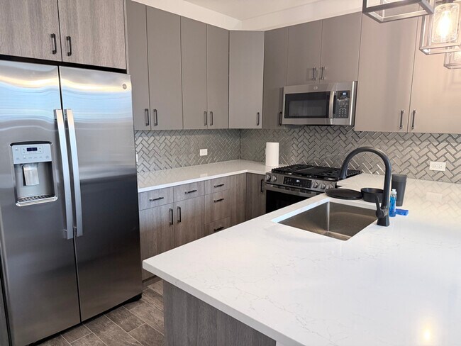 Building Photo - 6530 S Champlain Ave